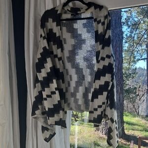 GAP Monochrome Zigzag Pattern Poncho